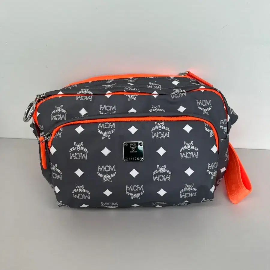 [정품] MCM 레스닉 나일론 벨트백