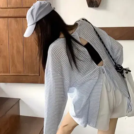 스트라이프 오픈백 티