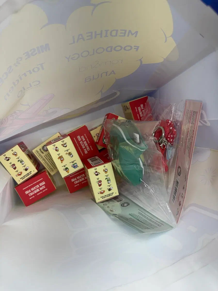 올리브영 지역 헬로키티 랜덤 키링 양도합니당