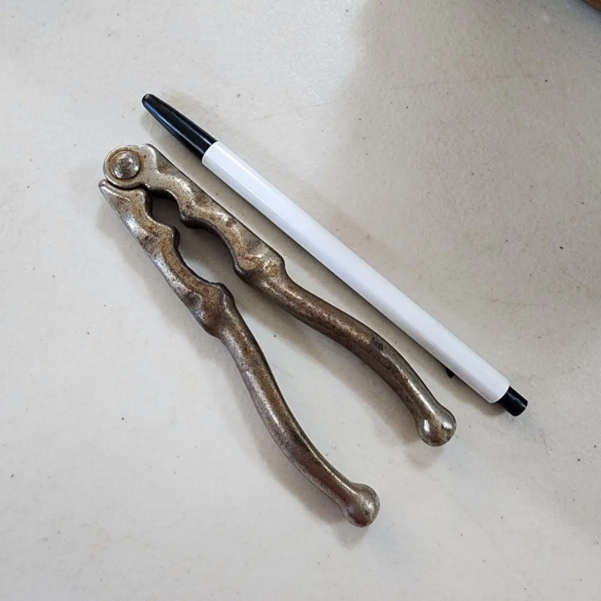 유럽에서온 빈티지 철제.호두까기(Nutcracker)