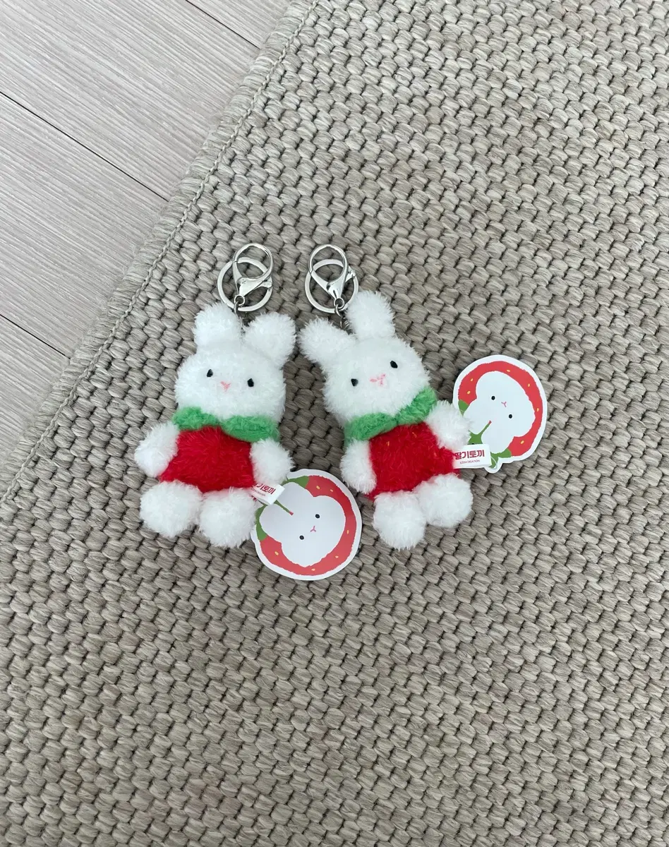 [새상품] 딸기 토끼 인형 키링