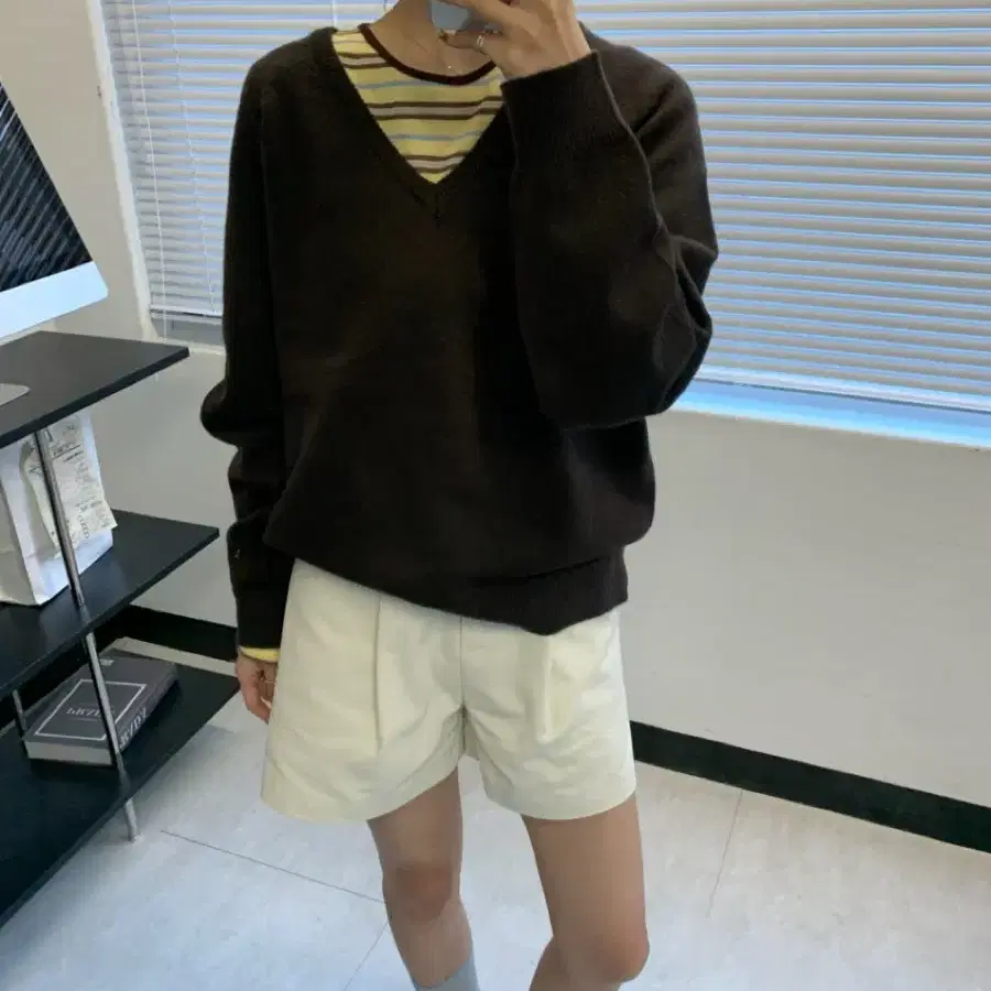 새상품[아코이] 넬 스트라이프 긴팔 티셔츠 Nell Stripe Tee (3C) 출근룩 데일리룩 니트 가을