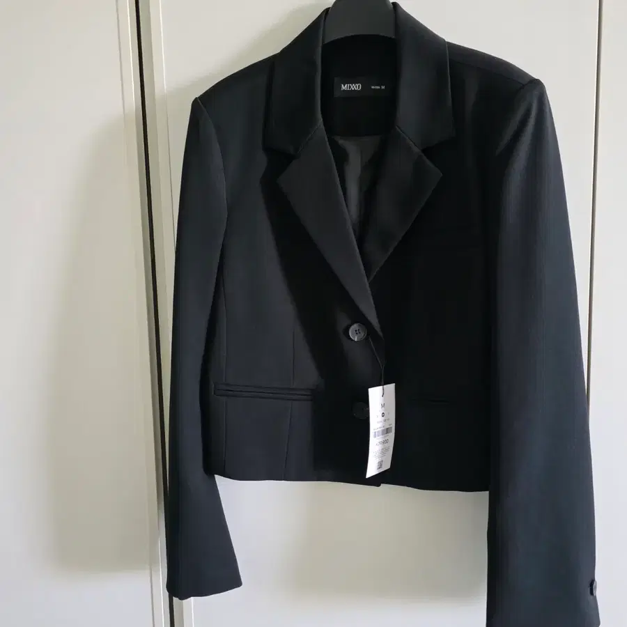 [MIXXO 새상품] 미쏘 택달린 새제품 테일러드 크롭 자켓 M