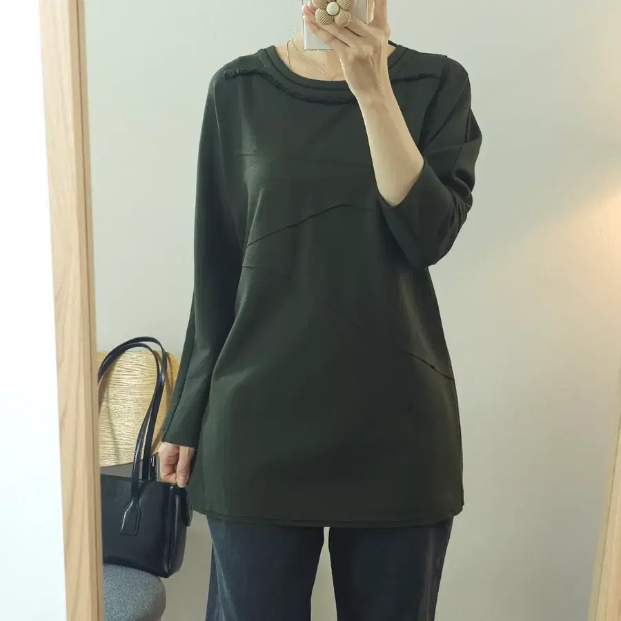 (66)세컨플로어 여성 긴팔 티셔츠 카키 W5005