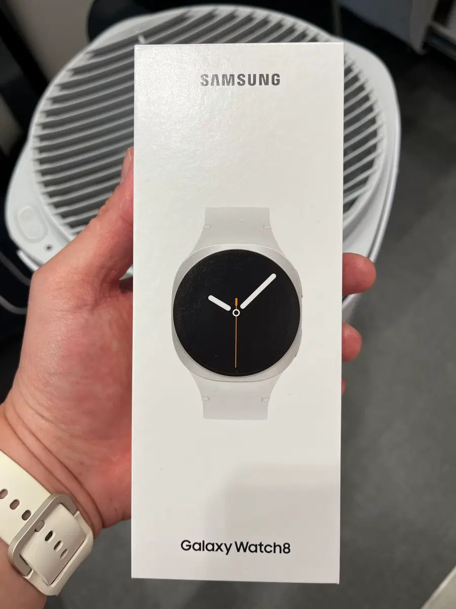 갤럭시워치 8 LTE 44mm 실버 미개봉 새제품 팝니다.