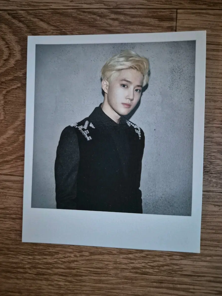 Exo suho pola Lloyd