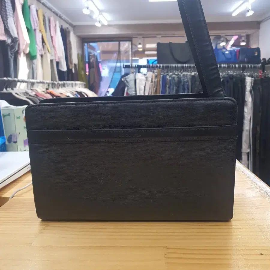 루이까또즈 정품 블랙 가죽 클러치백 / 세컨백 (가로 24cm)