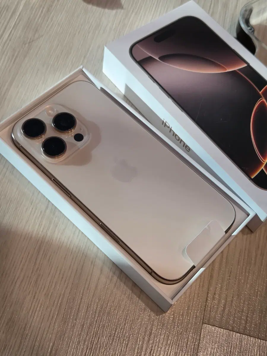 아이폰 16PRO 256GB 풀리퍼 새상품 데저트 골드 색상