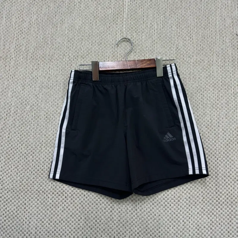 아디다스 밴딩 츄리닝 반바지 XS H04321