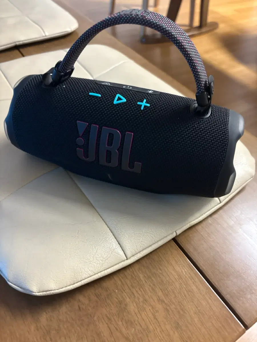 JBL 차지 6 네온 블루투스 스피커 무하자 판매