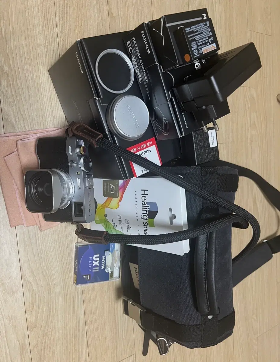 후지필름 X100Vl 카메라 번들 (배터리 충전기, 렌즈 필터, 보호필름 포함)+후지필름 정품 가방