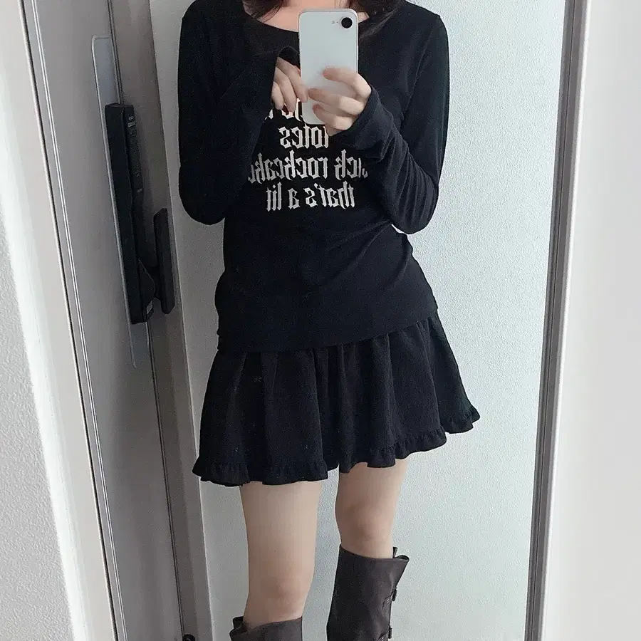 네비 오리멜 밴딩 프릴 미니스커트 매니크 어텀 나이니 미쏘 블랙업