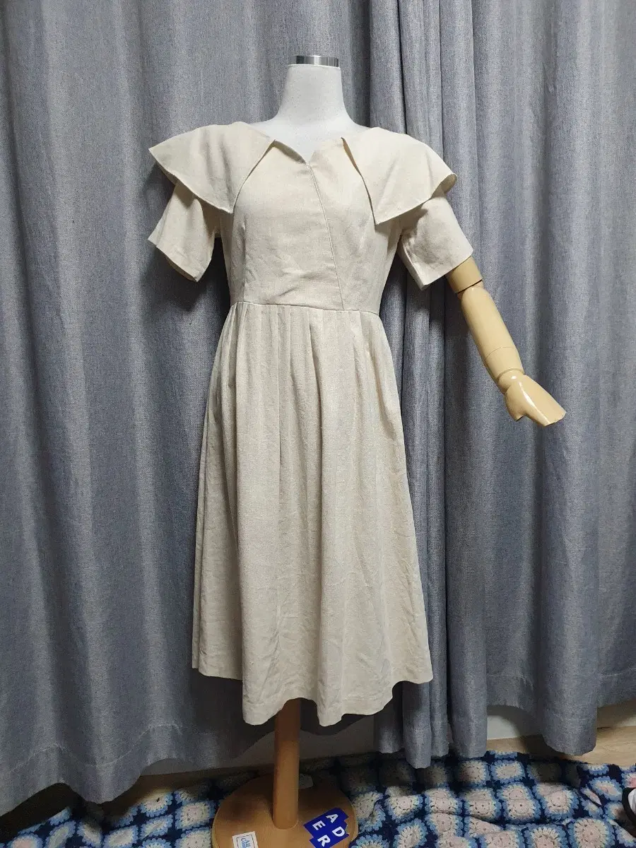 카라 오드리 고급 원피스