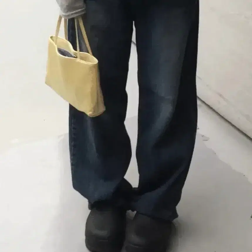 하우유 로라 루즈 워싱 데님팬츠