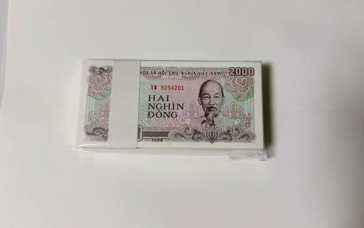 베트남 2000동 100장 다발
