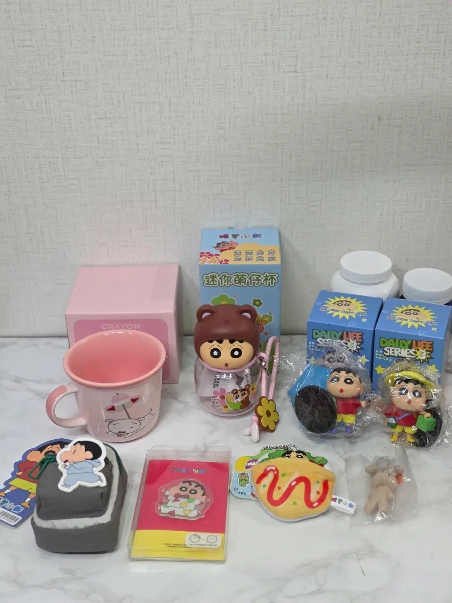짱구 캐릭터 굿즈 세트 (머그컵, 텀블러, 키링 외)