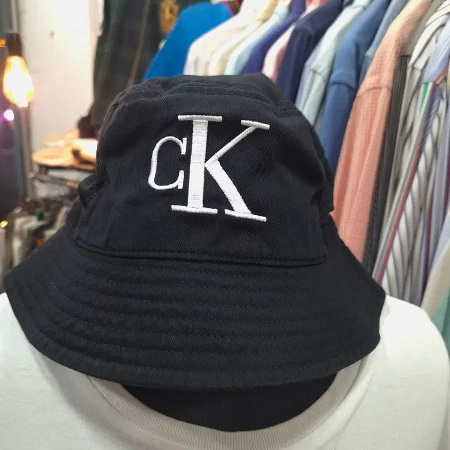 캘빈클라인 ck 자수로고 블랙 버킷햇