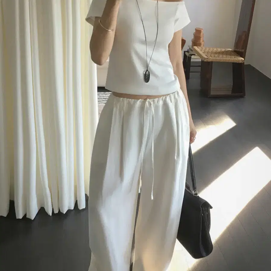 새상품) 사계절 실키 린넨 쓰리핀턱 와이드팬츠
