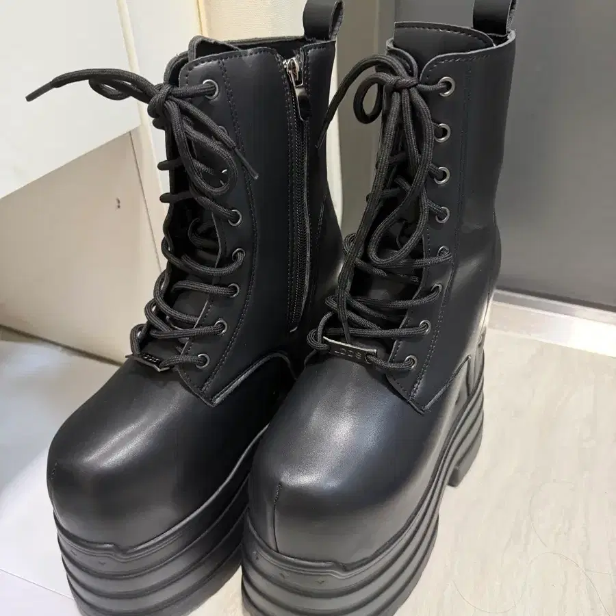 23cm 스탠딩화 대여 (235~245)