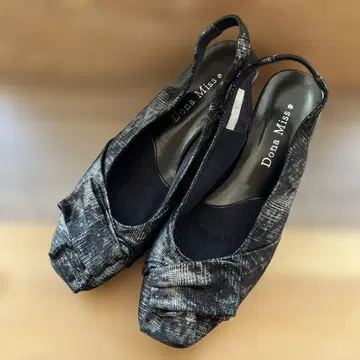 [ 새상품급 일본제 ] 도나미스 천연 가죽 백 스트랩 펌프스 23.5cm 3E