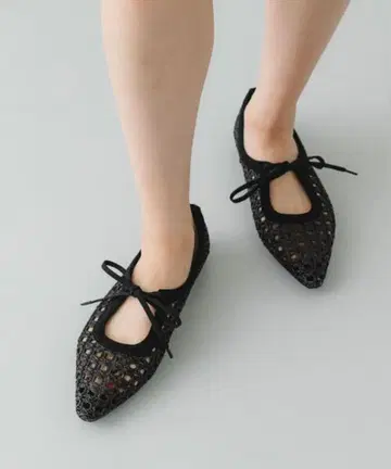 [ RODE SKO ] 새상품 1cm 파나마 리본 펌프스 블랙 36