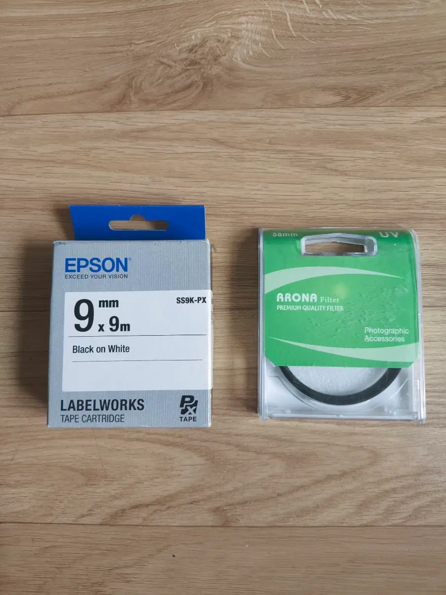 엡손 라벨 테이프 카트리지 SS9K-PX (9mm/블랙온화이트) + 아로나 58mm UV 필터