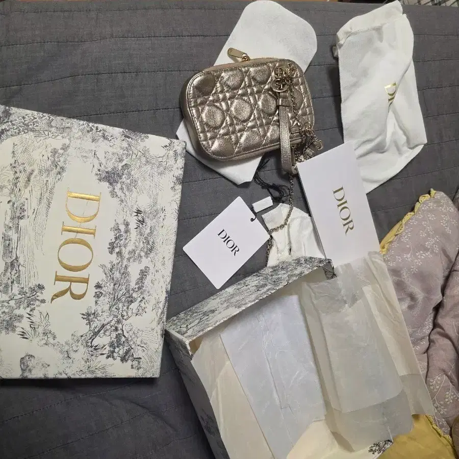 디올 까나주 샴페인 골드 크로스백
