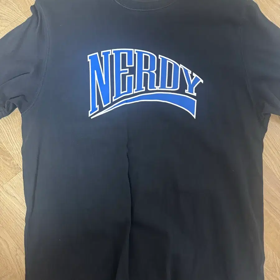 Nerdy 반팔티 xs 블랙