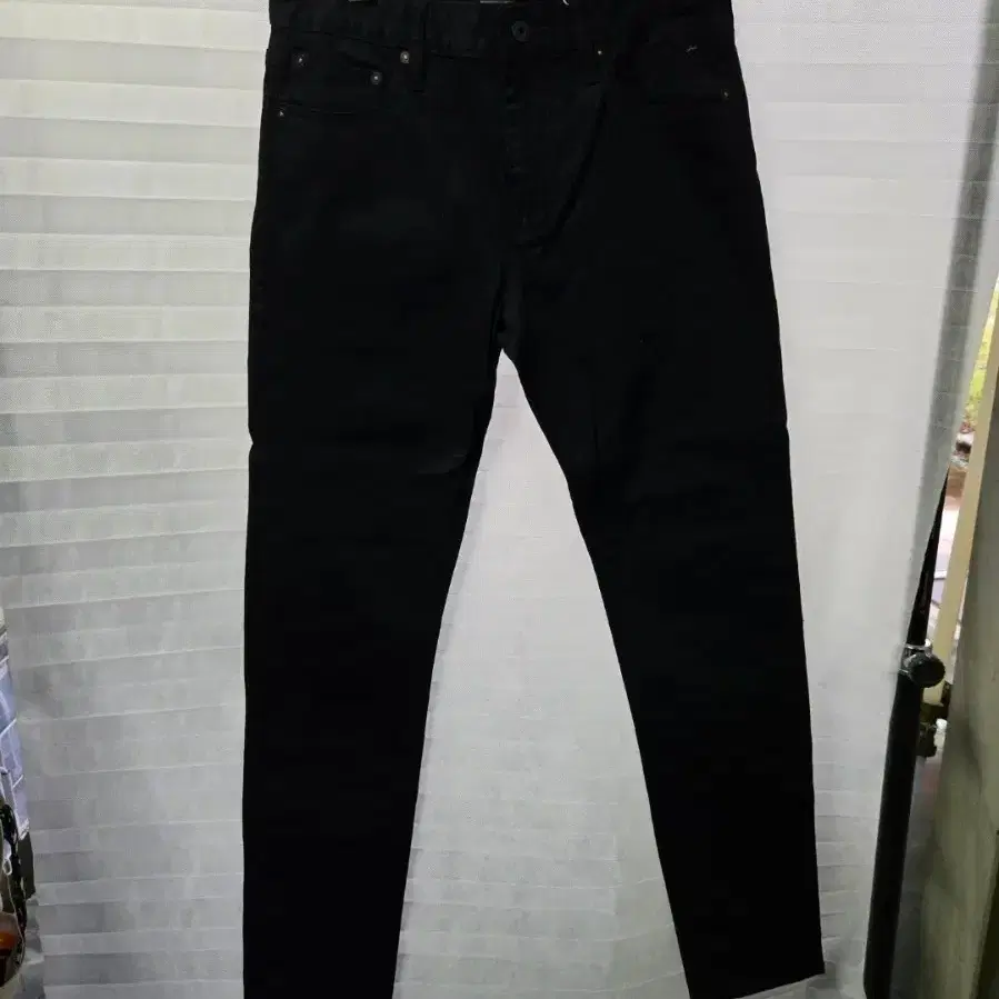 슈퍼드라이(Superdry) 타이러 슬림 블랙 데님 팬츠
