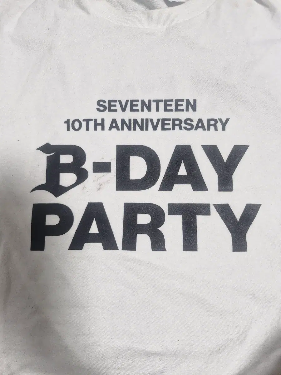세븐틴 10주년 스태프 티셔츠 구합니다.