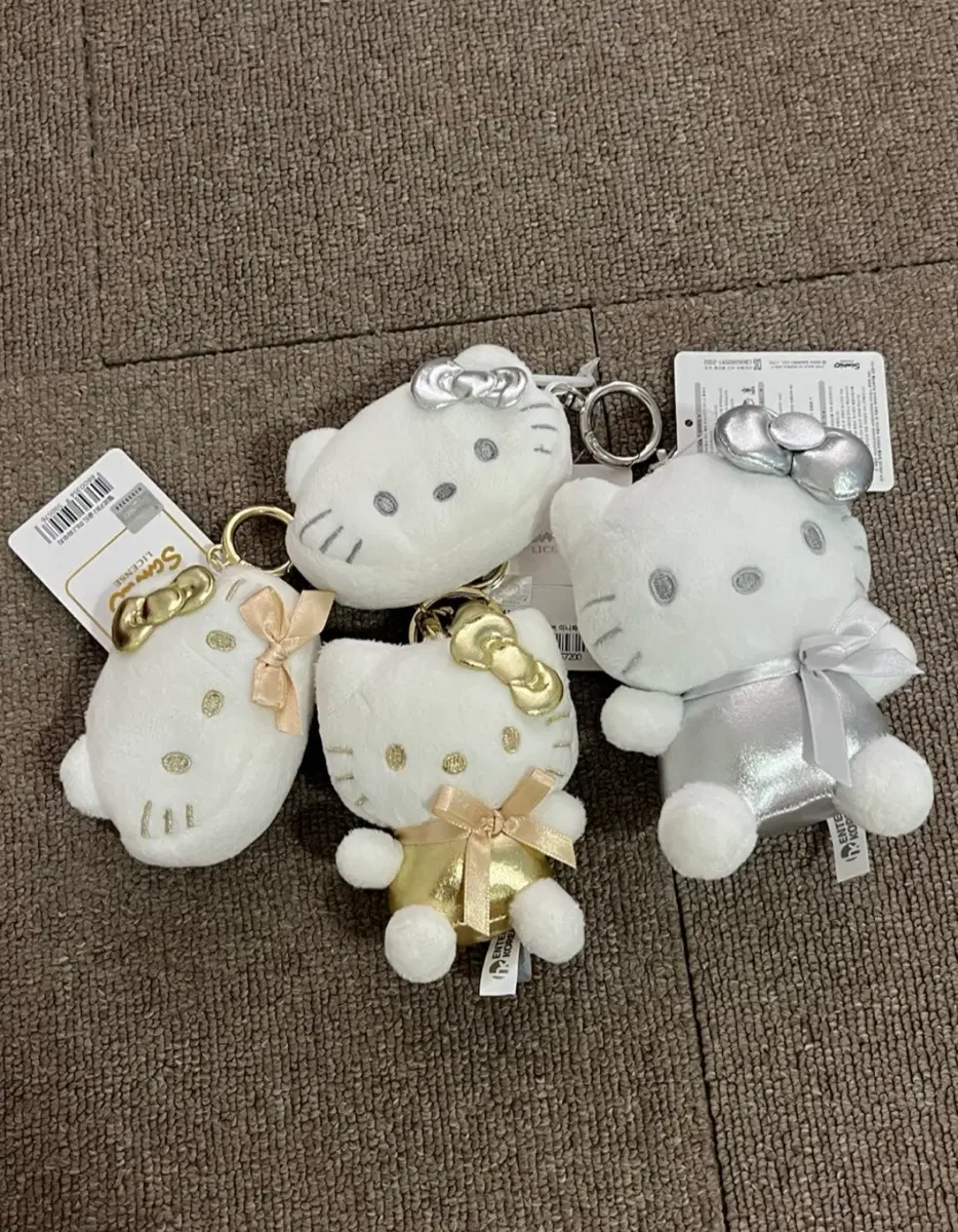 산리오 헬로키티 파우치 인형 키링 골드 실버 세트