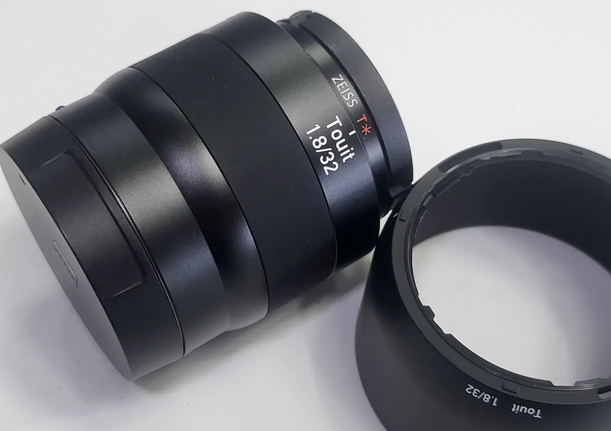 칼짜이즈 뚜잇 32mm f1.8 소니e마운트/신품급