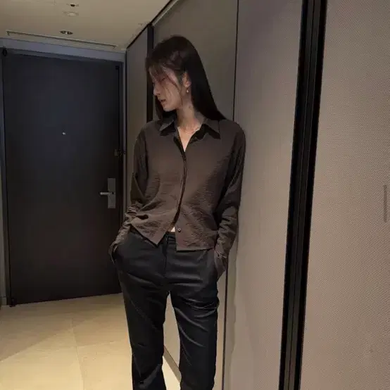 뉴욕나인스튜디오 리아 실크 블라우스 블랙