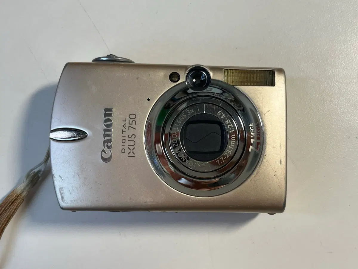 Canon ixus 750 (아일릿 원희 카메라)