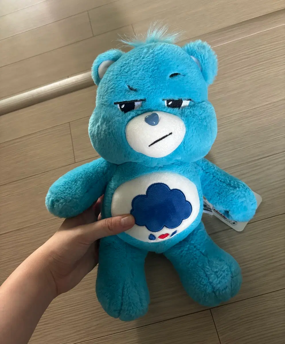 케어베어 그럼피 인형이고 엉덩이에 하트 있어요!!