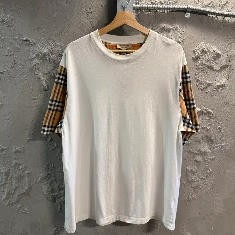 L 버버리BURBERRY 체크슬리브 반팔티 화이트