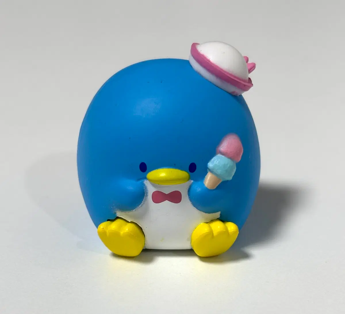 산리오 너무 많이 먹어서 가챠 턱시도샘