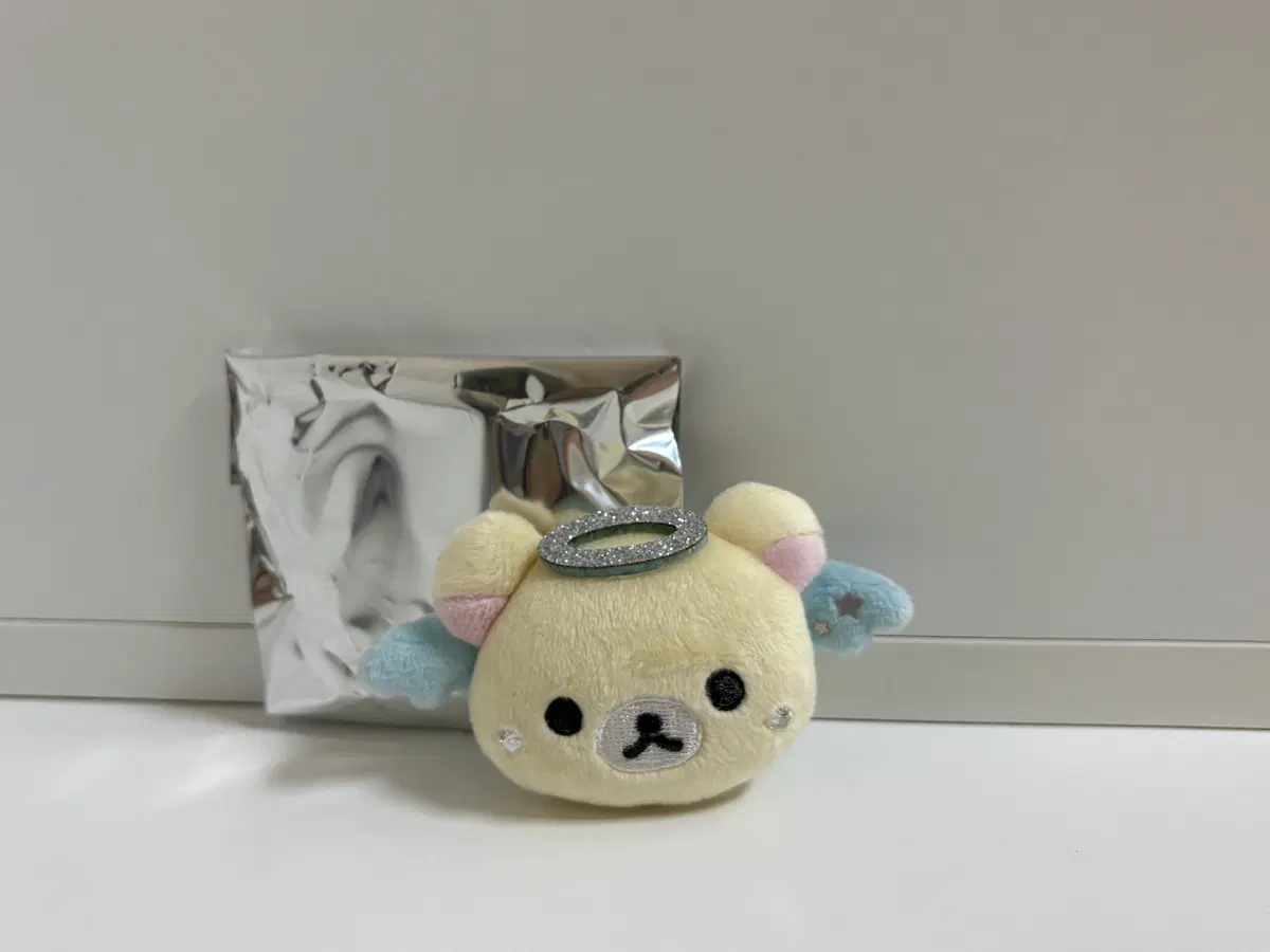 코리락쿠마 가득 천사 뱃지
