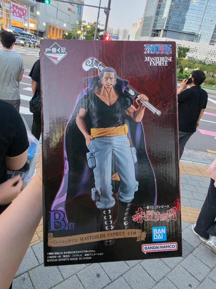 원피스 쿠지 빨간머리 해적단 B상 양도합니다.