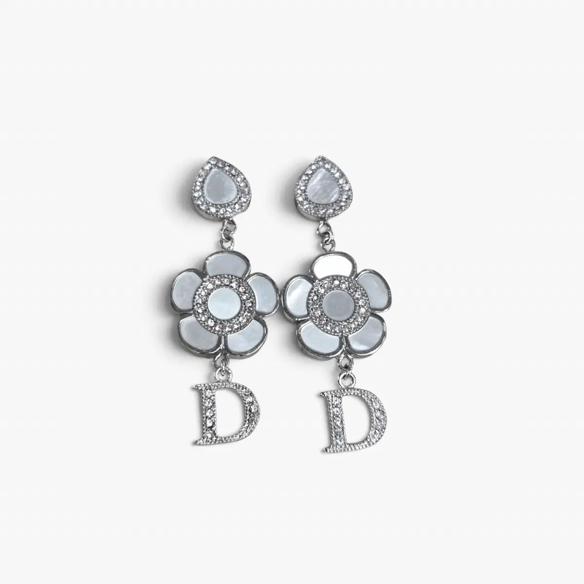 디올 Dior&me 자개 플라워 D참 드롭 귀걸이(풀박스)
