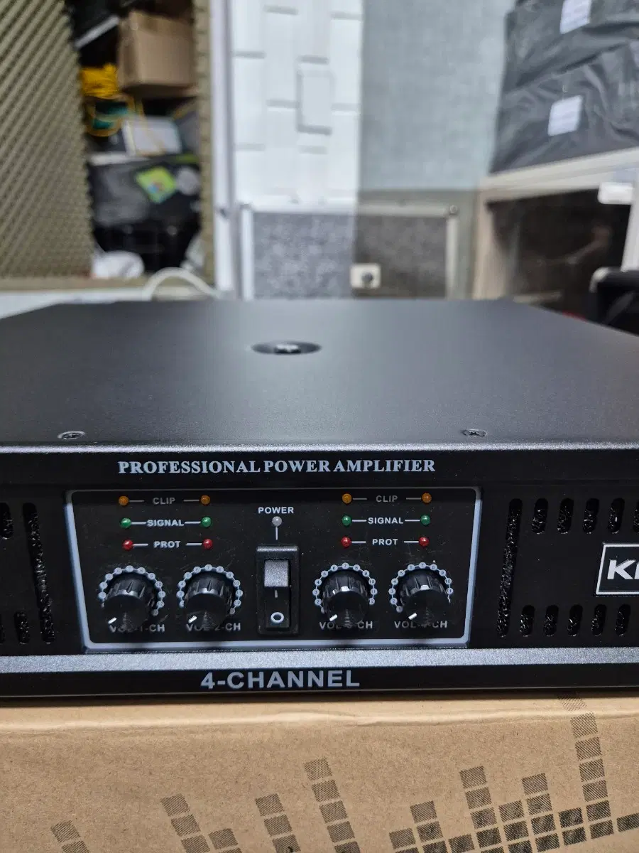 카날스4채널3200w 파워앰프입니다