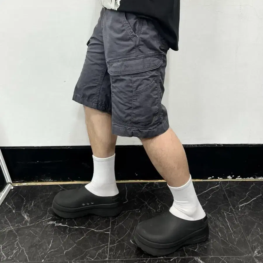 칼하트 릴렉스드 핏 카고 포켓 하프 워크 팬츠