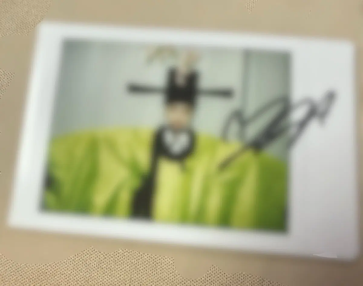 여자친구 예린 싸인폴라 팔아요