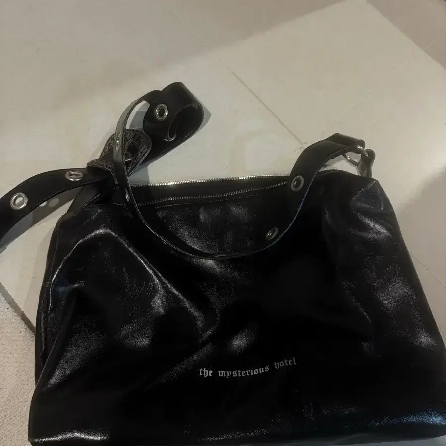 더미스테리어스호텔 웨스턴 호보백 블랙
