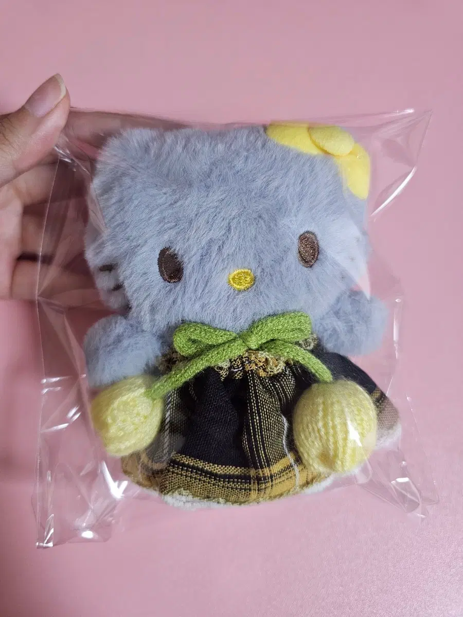 헬로키티 인형 원피스 옐로우 은방울꽃 키링