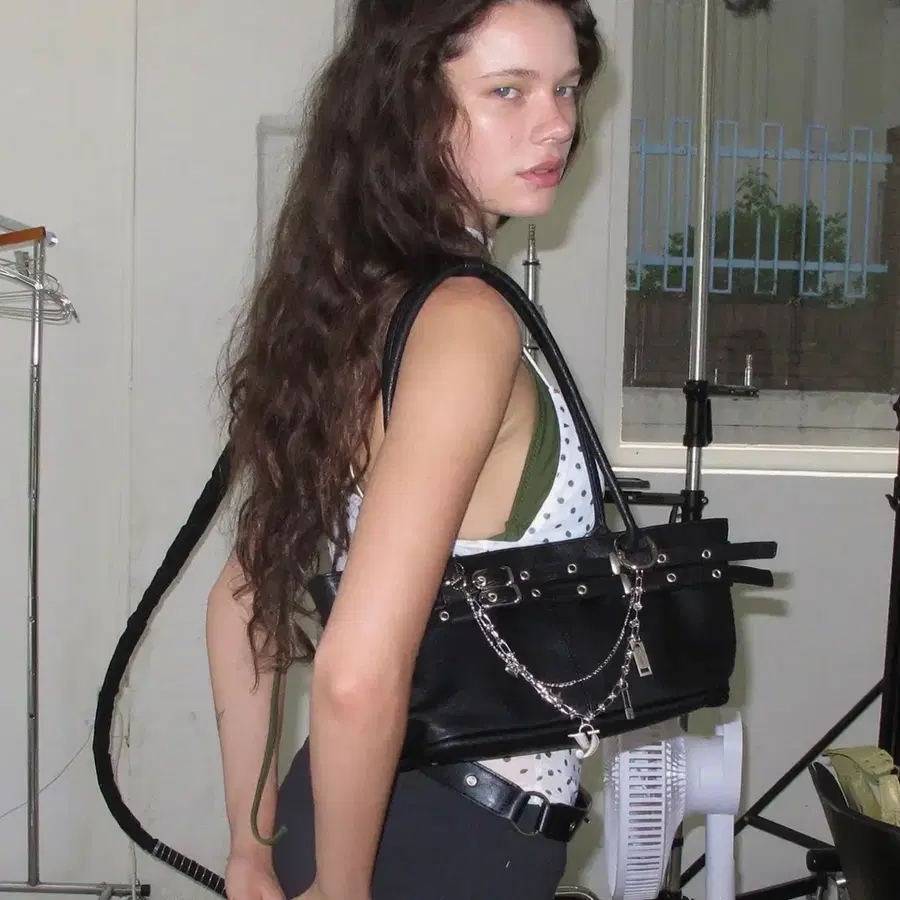 여밈 미니 벨티드 보트백 belted boat bag 블랙 팔아요