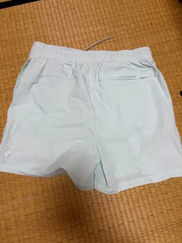 on 러닝 하프 팬츠