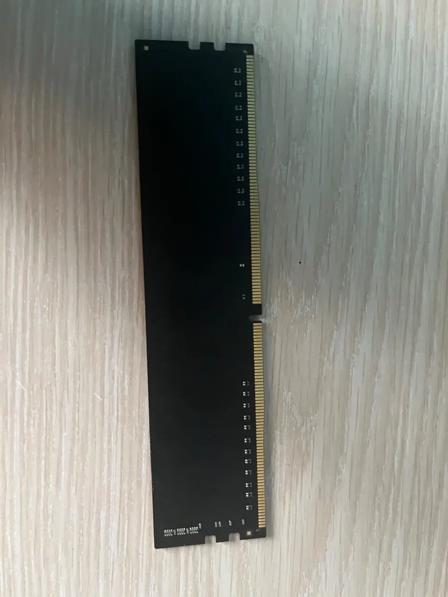 검정색 DDR4 8GB 3200MHz 램