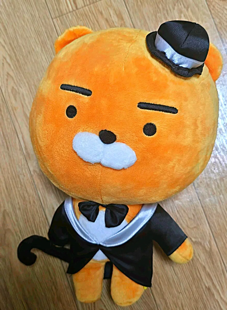 패셔니스타 신사 턱시도 라이언 인형