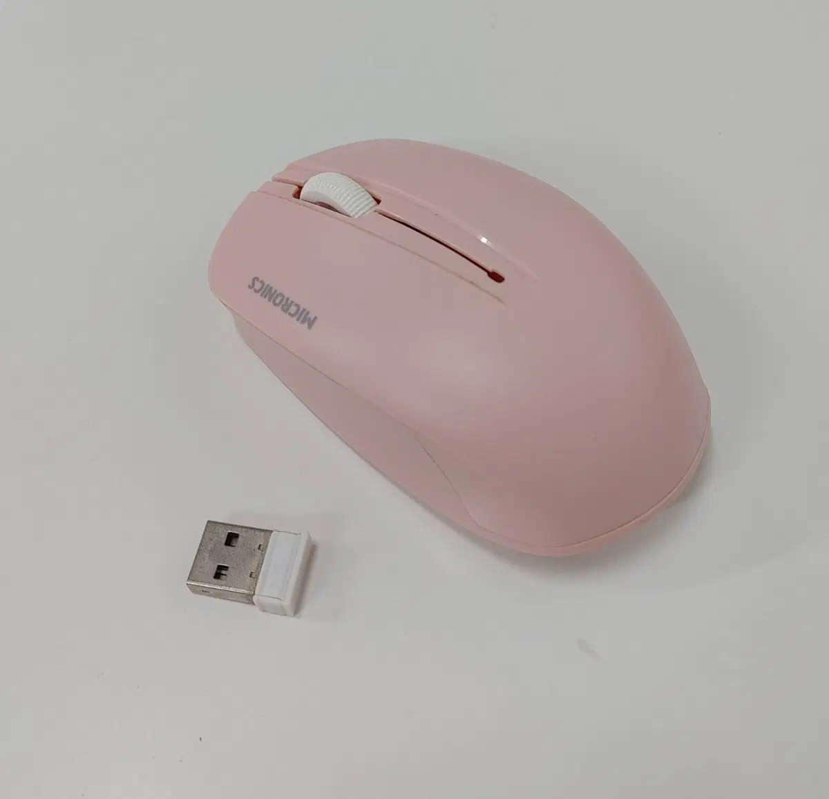 무선마우스 (클릭은 잘되는데 휠 스크롤이 조금 불안정)